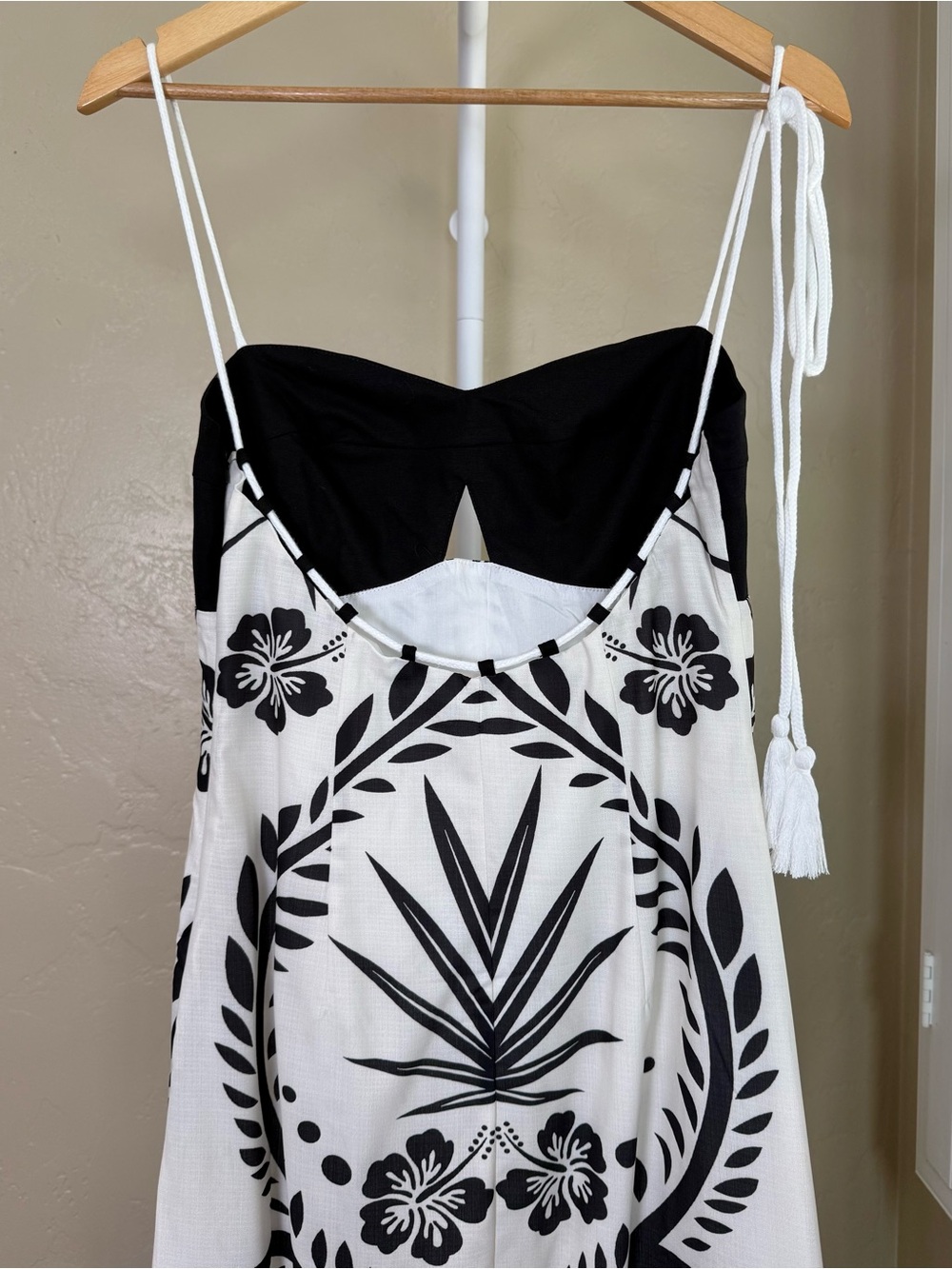 Commense Black Off White Linen Blend Maxi Dress Open Back Medium NWT - Picture 8 of 11